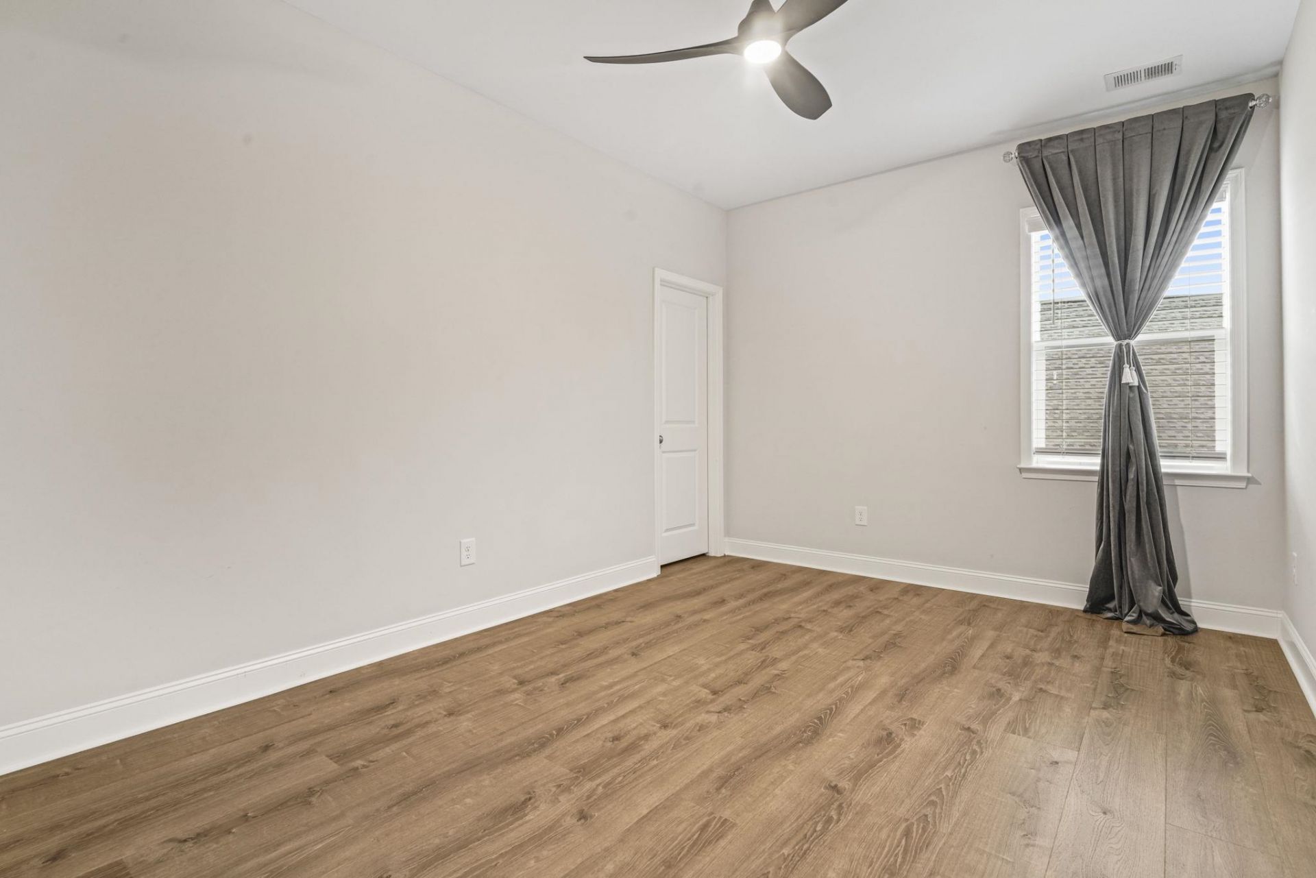 215 Delano Way Photo 28