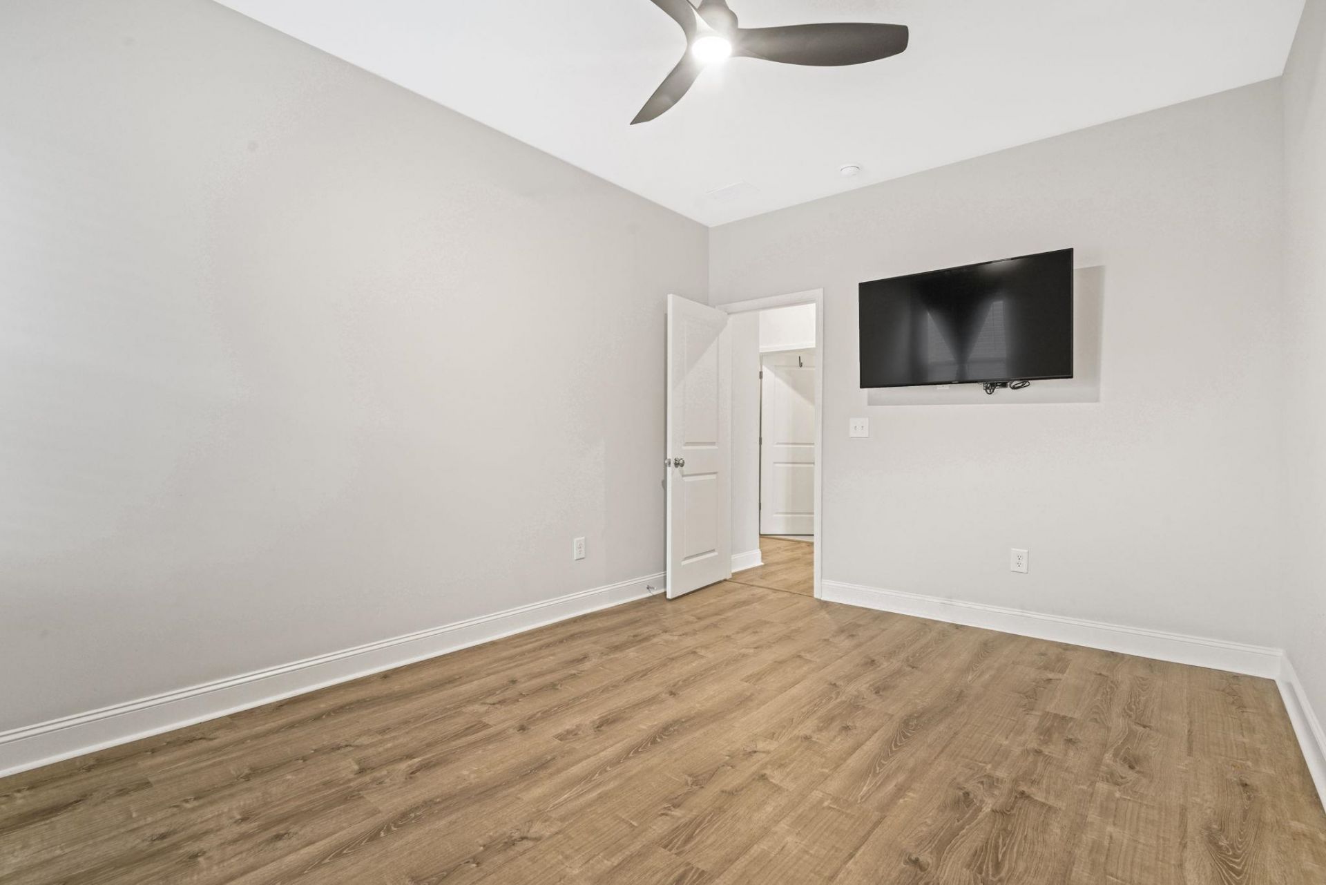 215 Delano Way Photo 29
