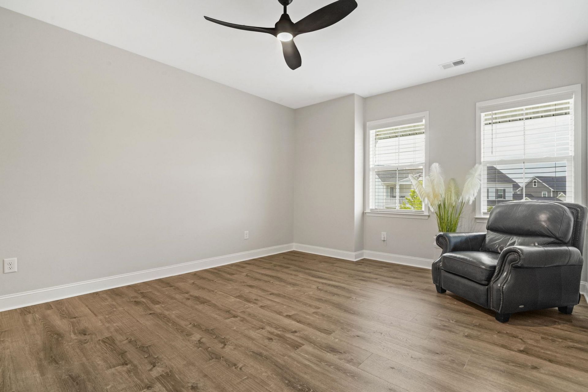 215 Delano Way Photo 32