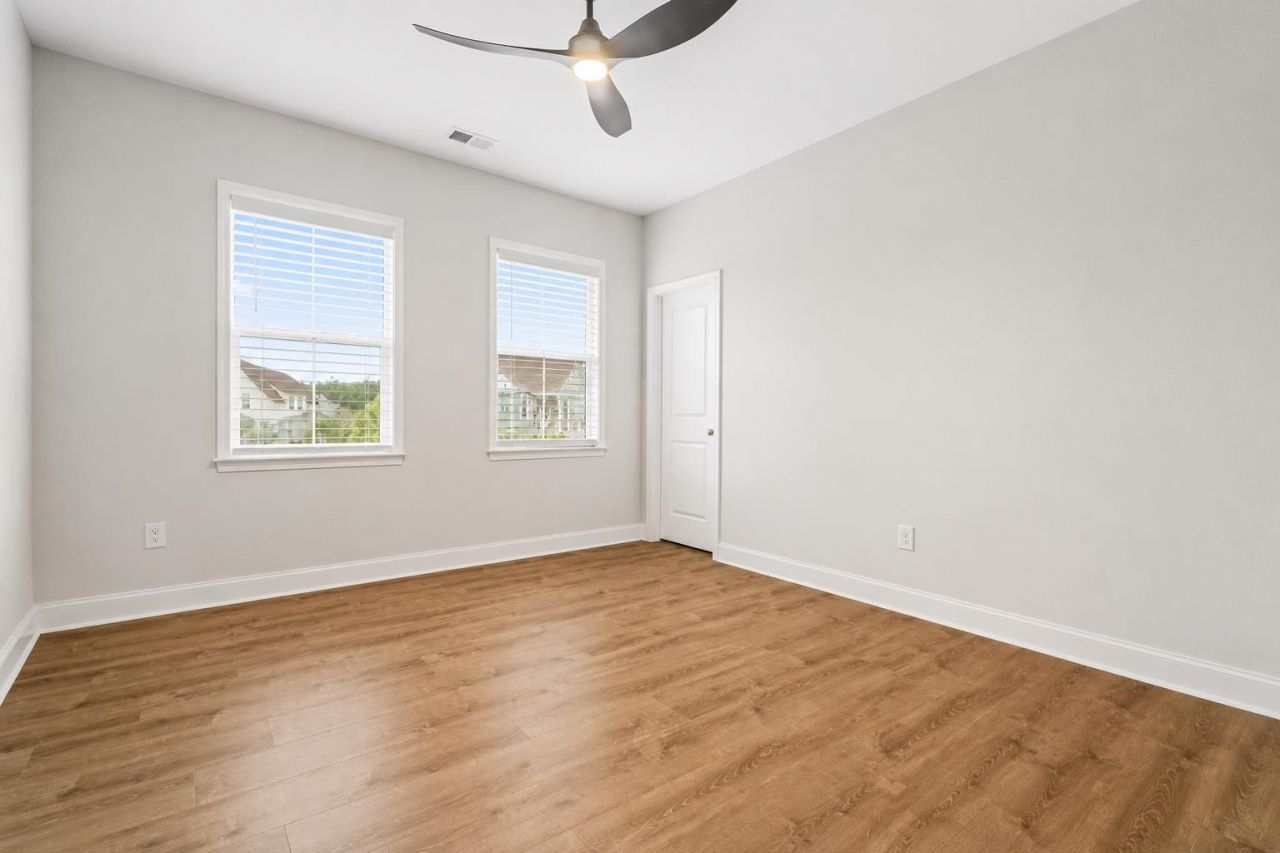 215 Delano Way Photo 34