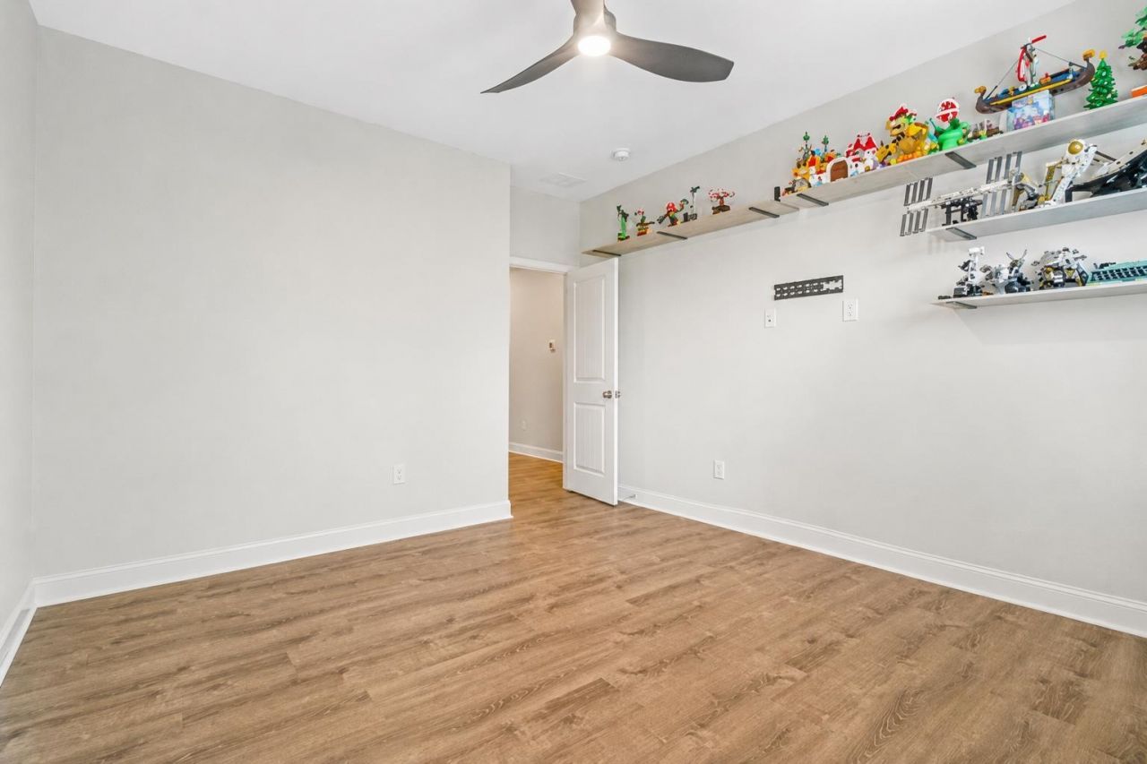 215 Delano Way Photo 35