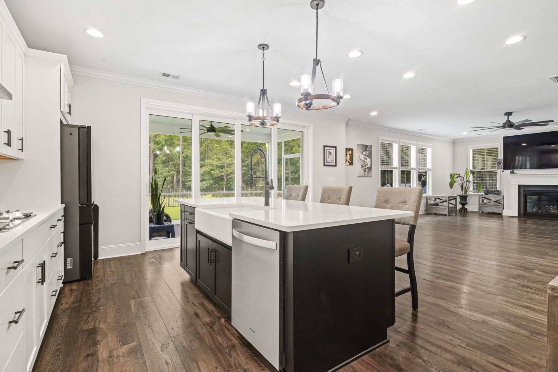 215 Delano Way Photo 9