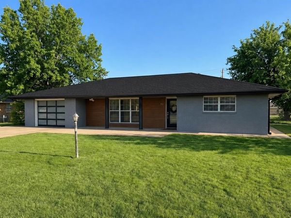 721 N Marion Avenue, Hinton, OK 73047