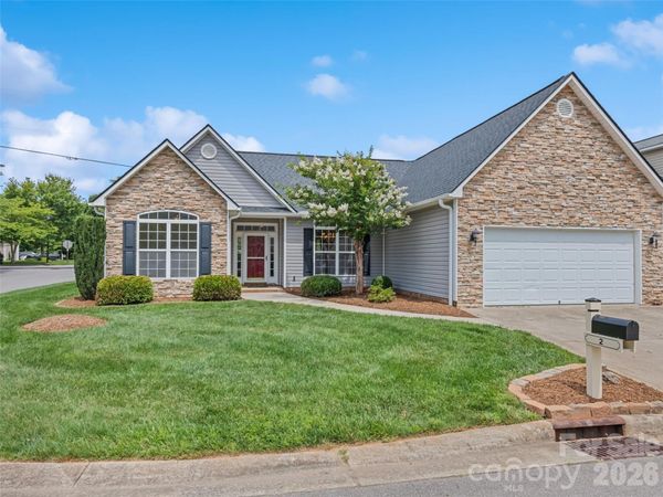 2 Thornwood Court , Arden, NC 28704