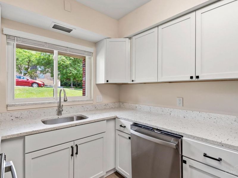 3566 Amberacres Drive, Unit 5, Cincinnati, OH 45237 Photo 5