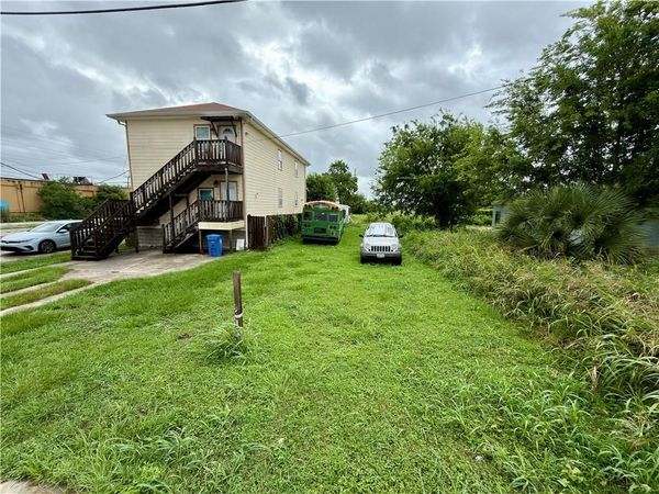 2633 DESIRE Street , New Orleans, LA 70117