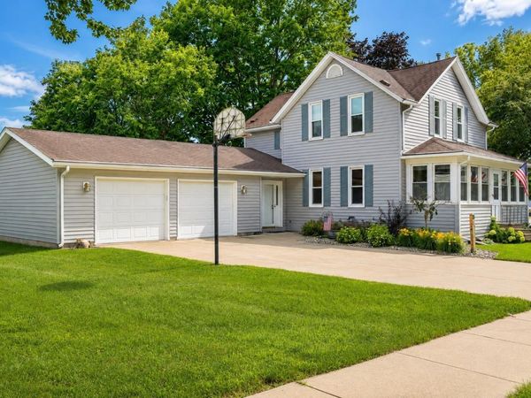 129 Washington, Denver, IA 50622