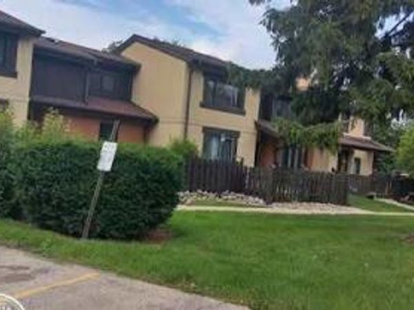 5278 Somerset LANE S, Greenfield, WI 53221