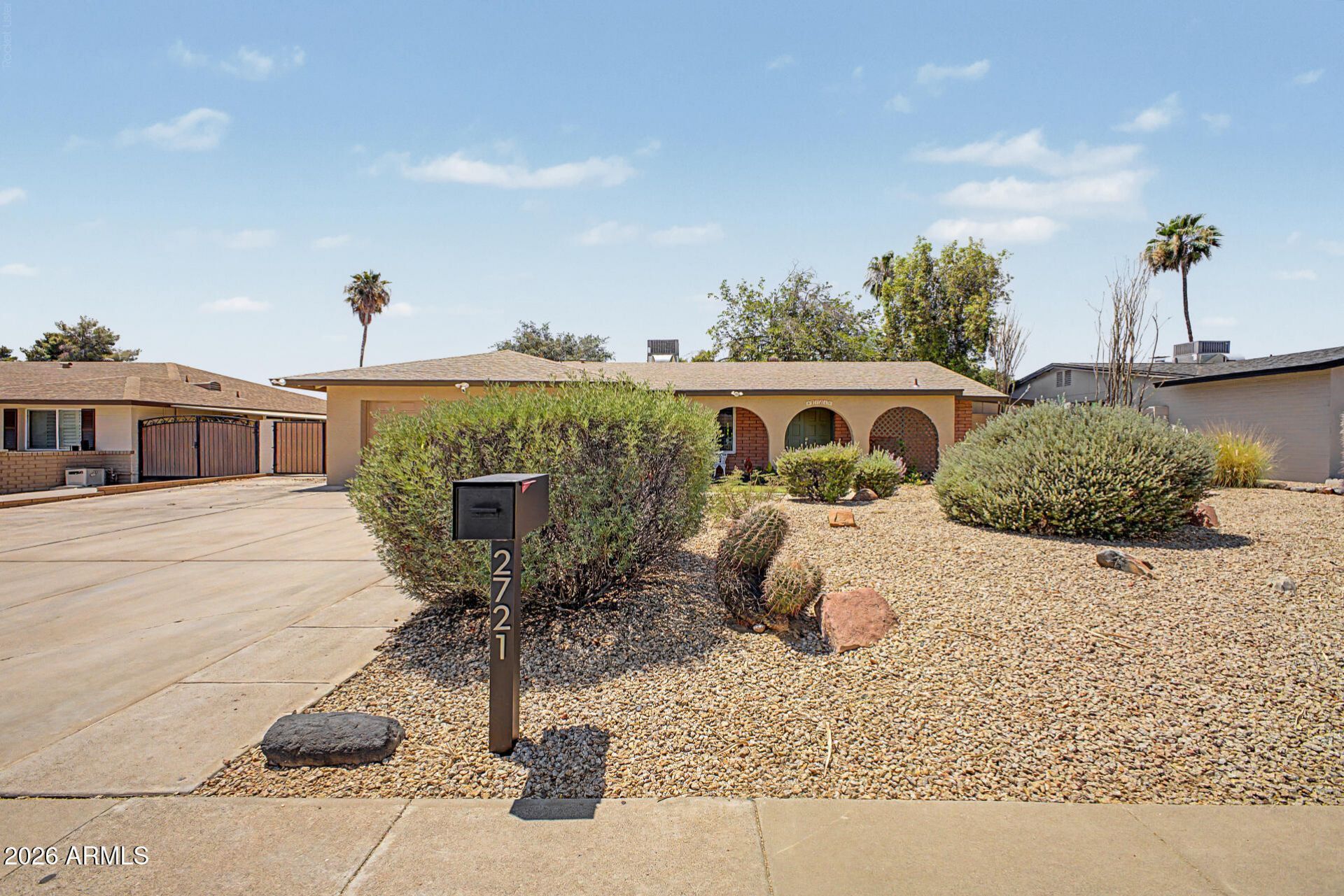 2721 E Cannon Drive, Phoenix, AZ 85028 Main Photo