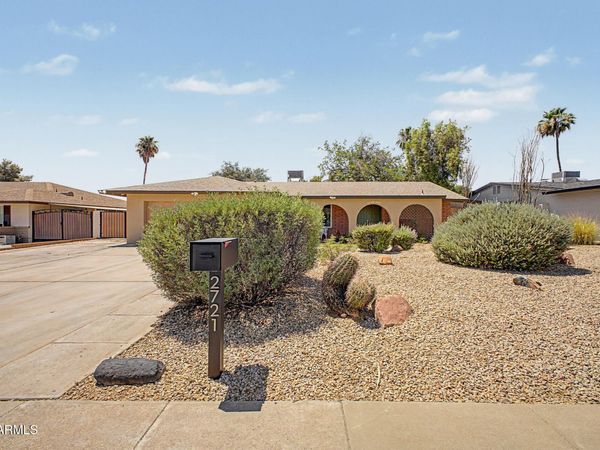 2721 E CANNON Drive, Phoenix, AZ 85028