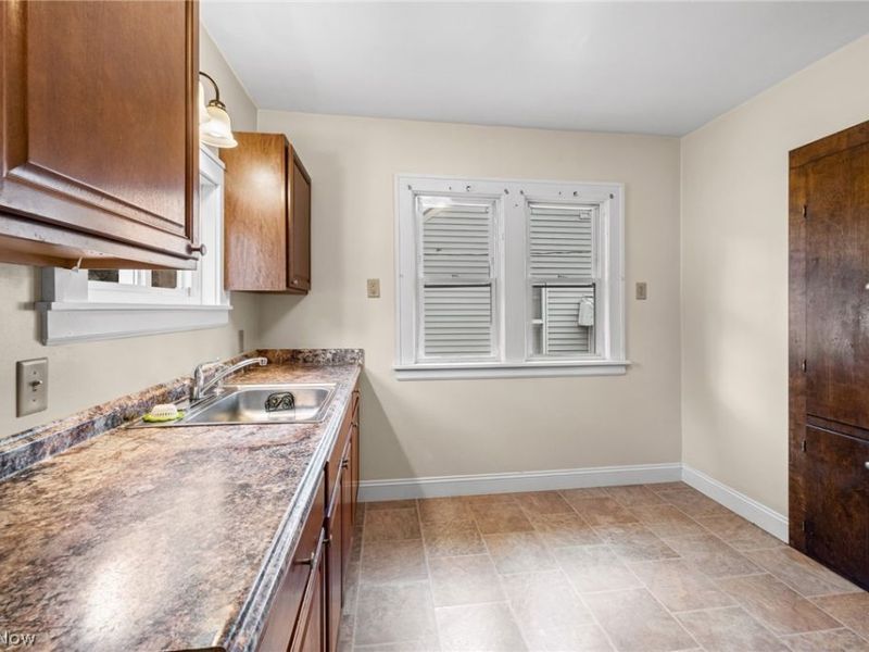 14104 Carrydale Avenue, Cleveland, OH 44111 Photo 10