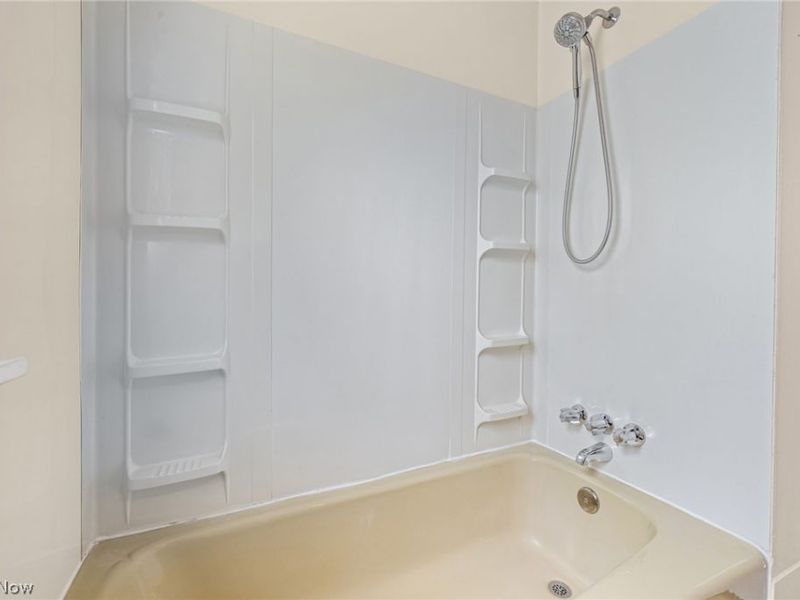 14104 Carrydale Avenue, Cleveland, OH 44111 Photo 16