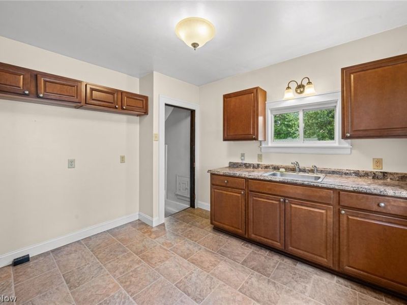 14104 Carrydale Avenue, Cleveland, OH 44111 Photo 8