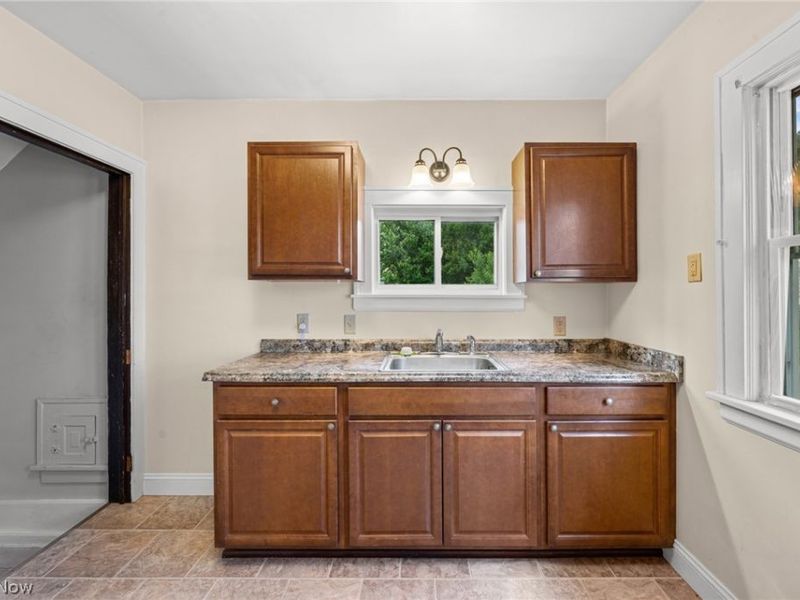 14104 Carrydale Avenue, Cleveland, OH 44111 Photo 9
