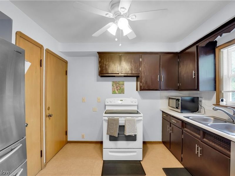 2313 Lorimer Road , Cleveland, OH 44134 Photo 9