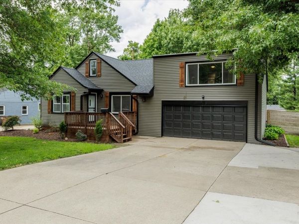 1244 70th Street, Windsor Heights, IA 50324