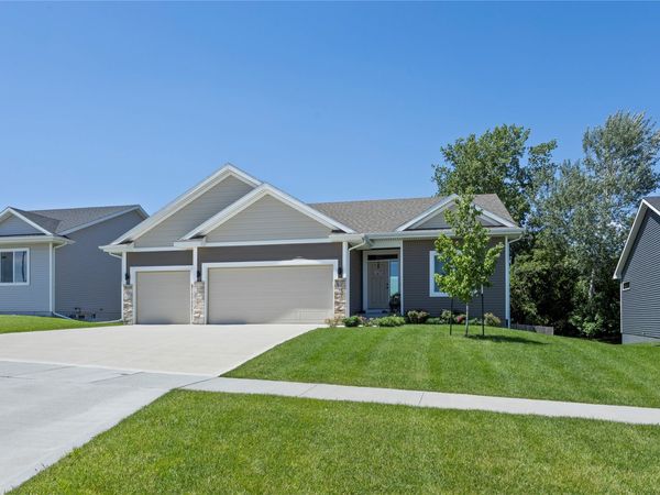 10041 Powell Avenue, Johnston, IA 50131