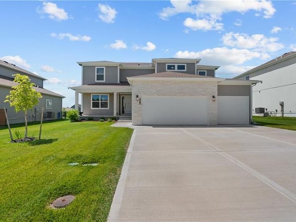 1717 SW Hightown Drive, Lee's Summit, MO 64082