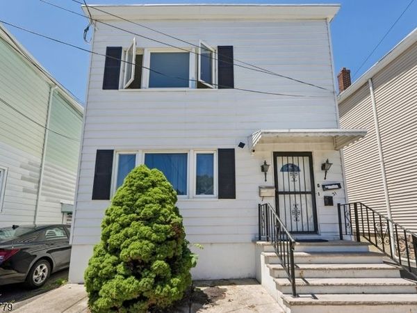 31 Blakely Pl, Garfield, NJ 07026