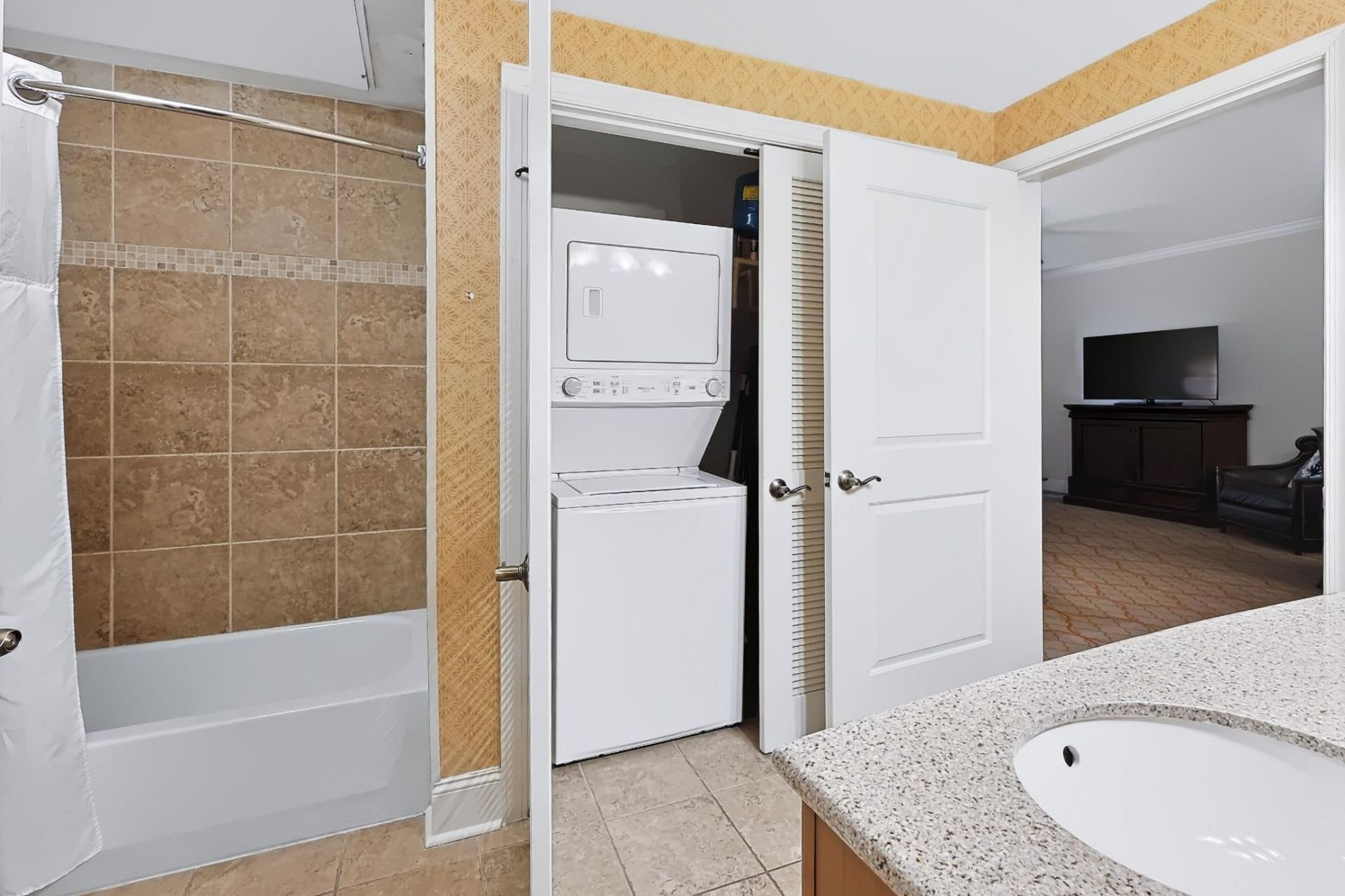8121 Amalfi Pl.  Photo 16
