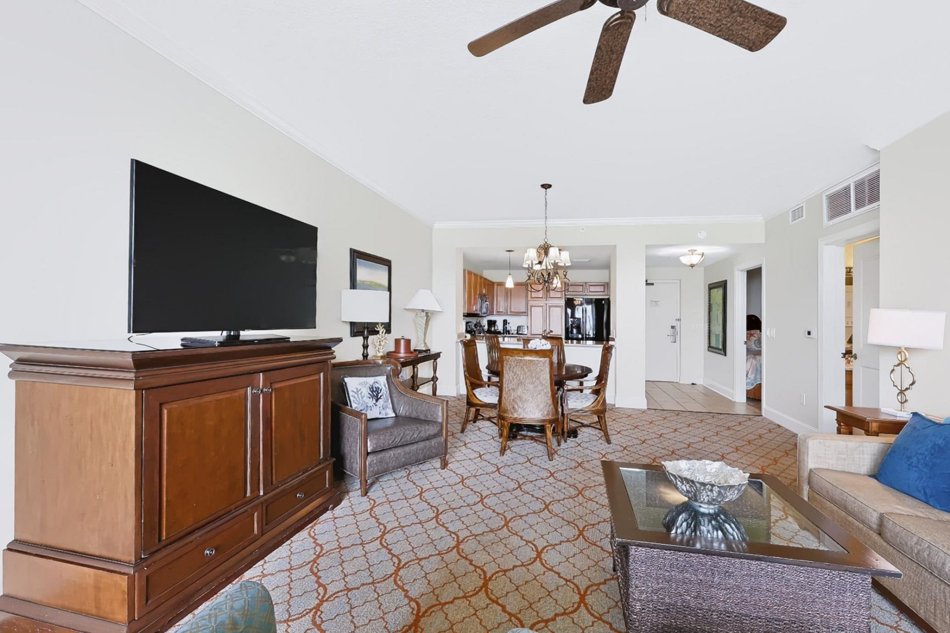 8121 Amalfi Pl.  Photo 4