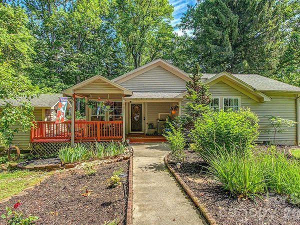 76 Winsome Trail, Hendersonville, NC 28739