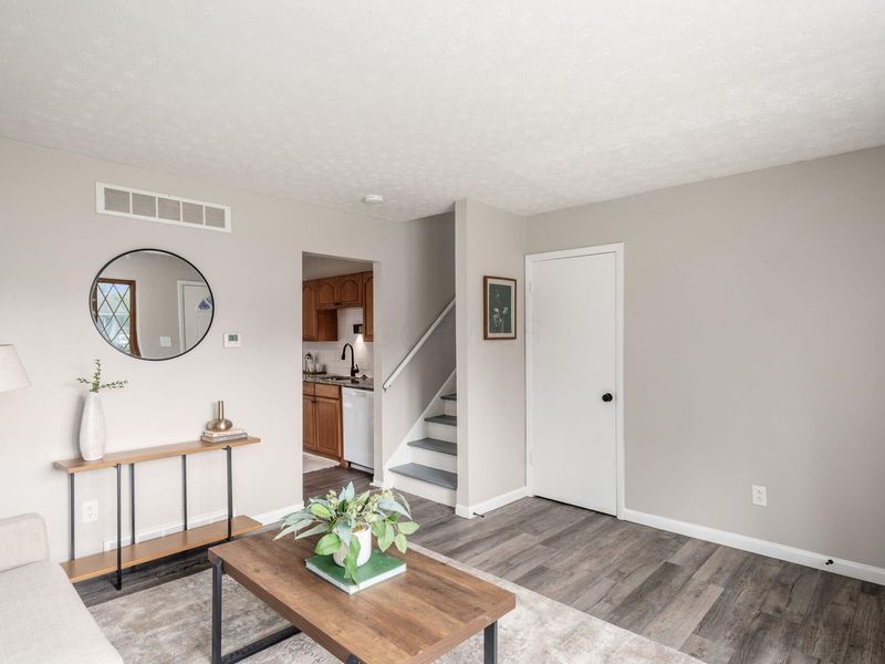 2498 Newburgh Drive , Columbus, OH 43219 Photo 7