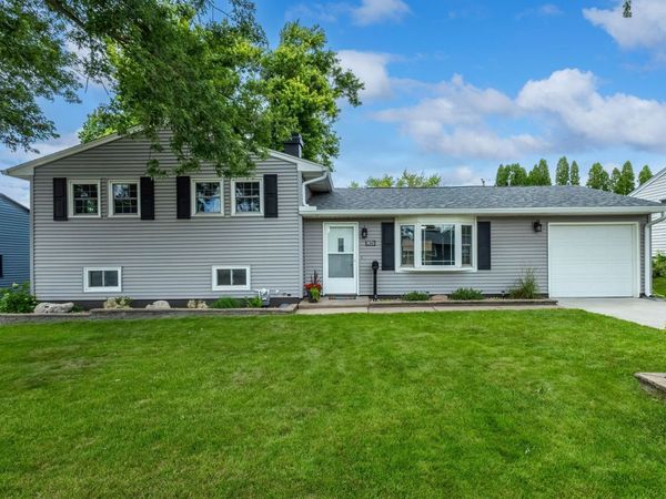 3026 W Rusholme Street , Davenport, IA 52804