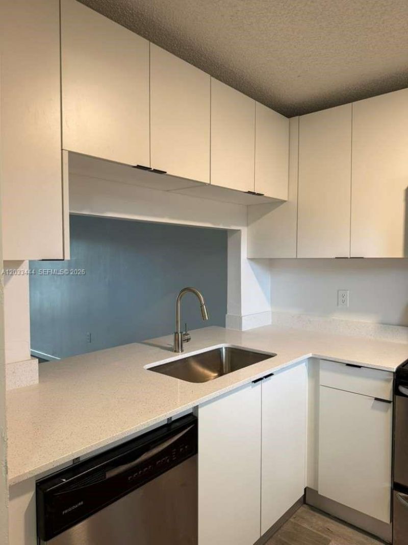 9220 NW 1st St, Unit 101, Pembroke Pines, FL 33024 Photo