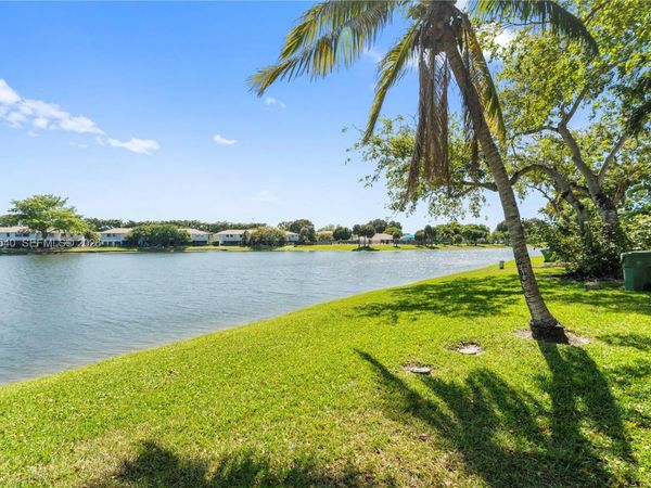 2540 W 67th Pl , Unit 204-28, Hialeah, FL 33016