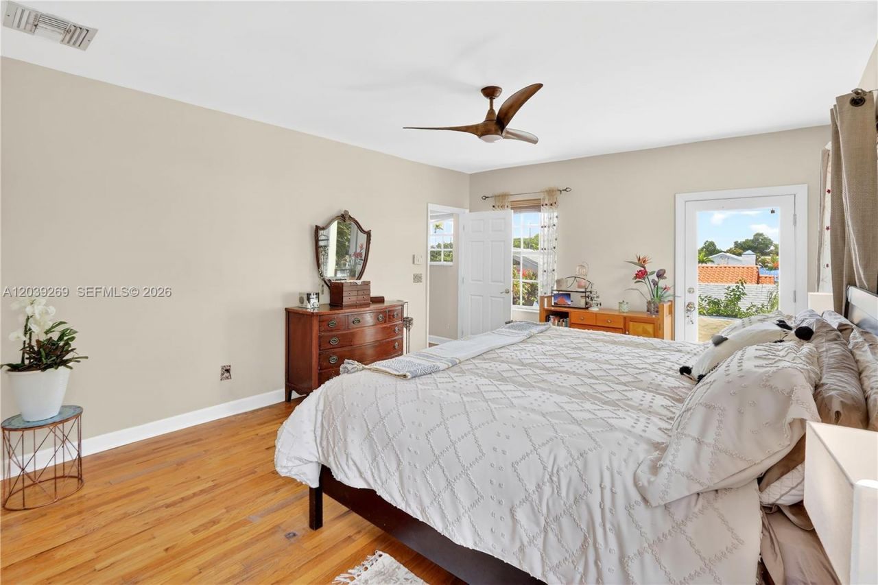 1642 SW 12th St , Miami, FL 33135 Photo