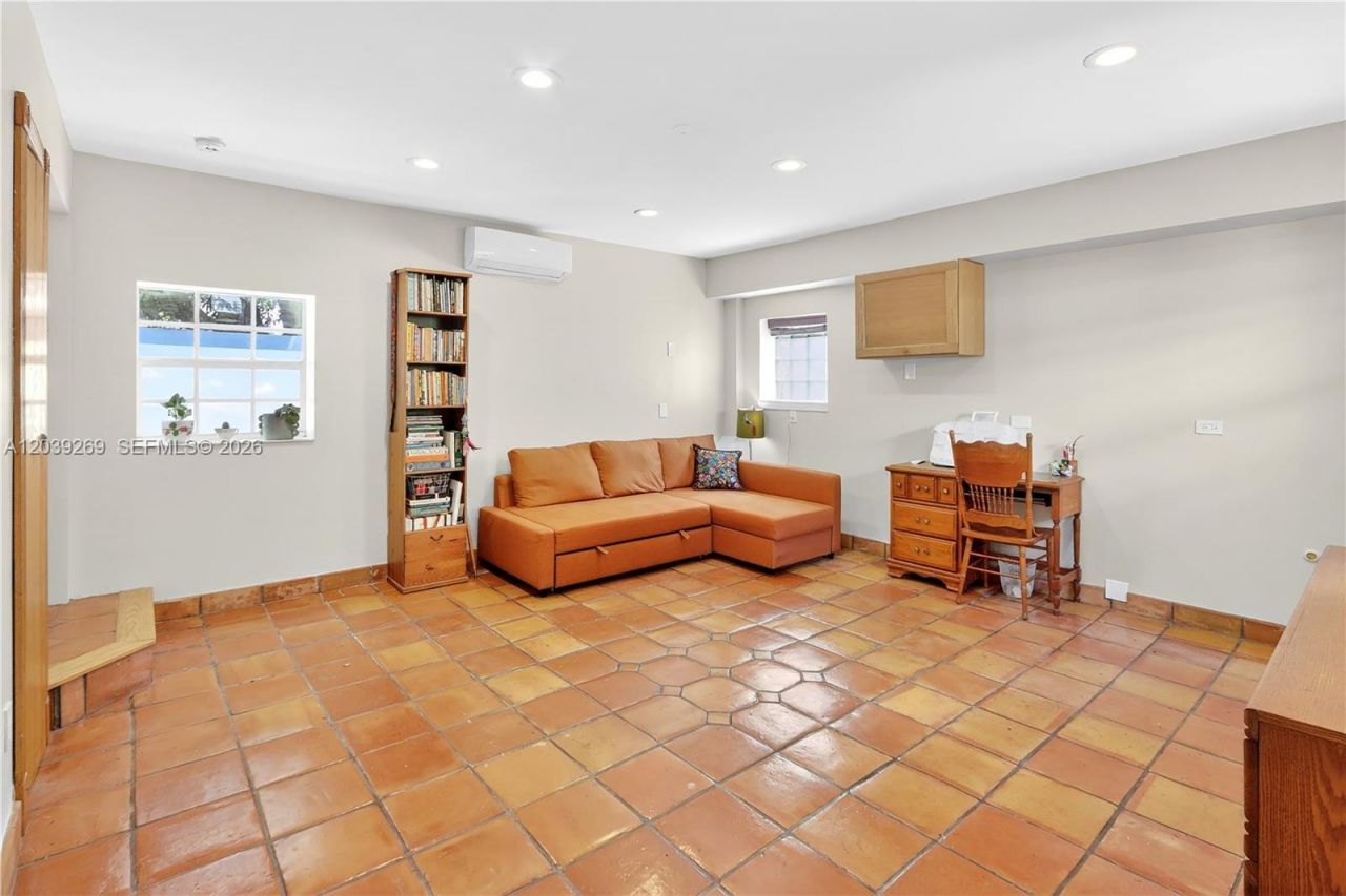 1642 SW 12th St , Miami, FL 33135 Photo