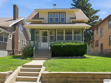 3017 S 32nd Street, Omaha, NE 68105