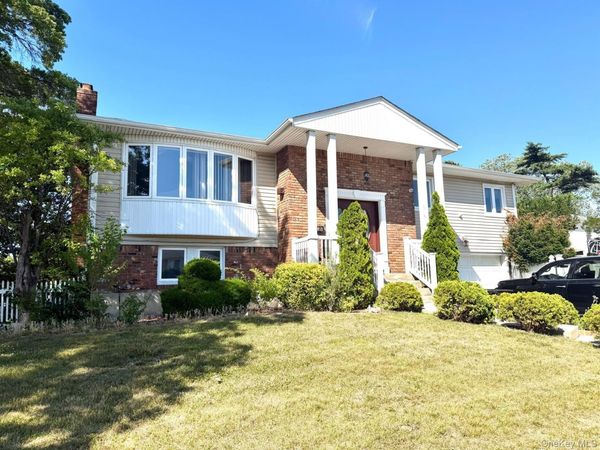 906 Park Court, North Woodmere, NY 11581