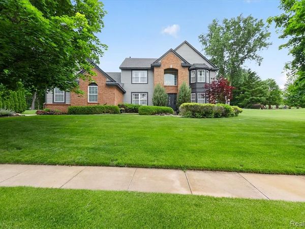2333 Sandlewood Drive, White Lake Twp, MI 48383
