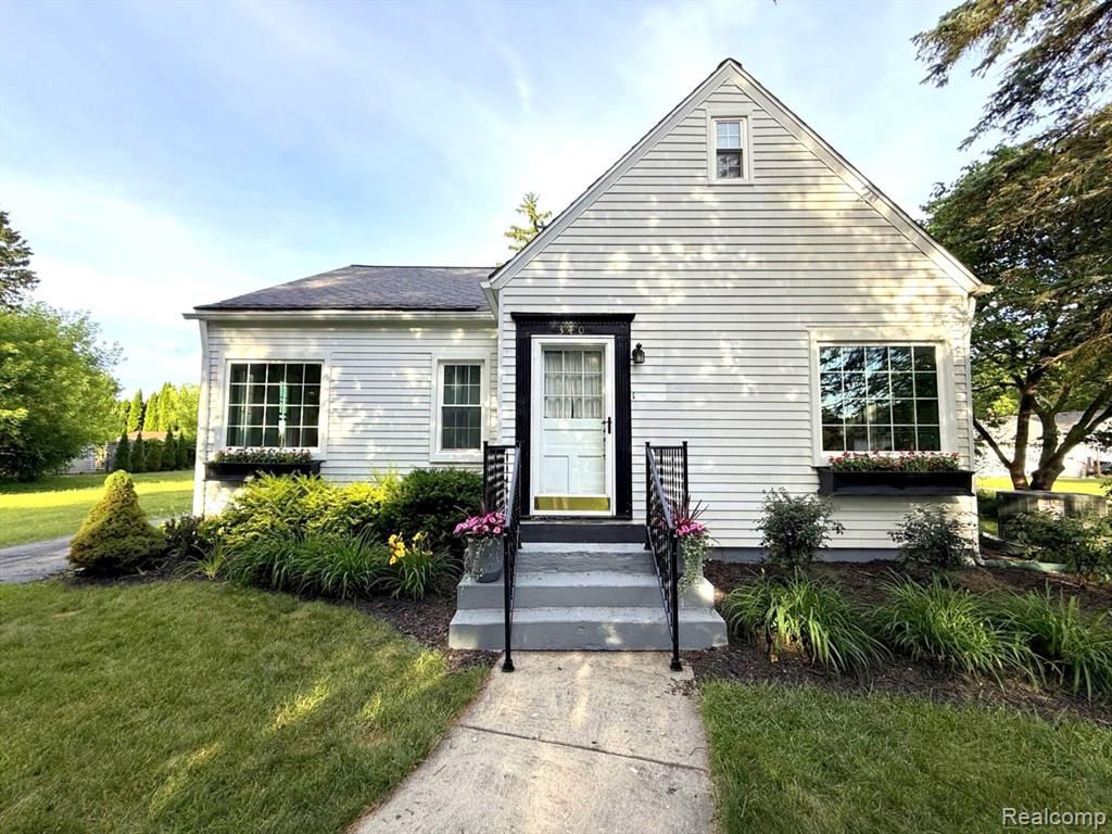 340 N Hagadorn Street, South Lyon, MI 48178 Main Photo