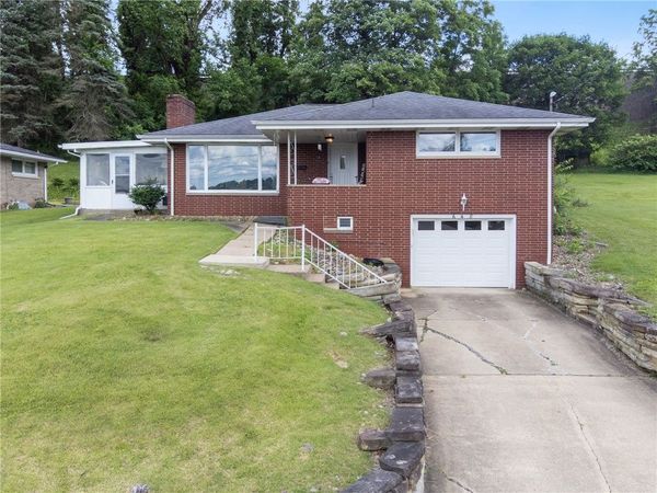 648 Birch St , Jeannette, PA 15644