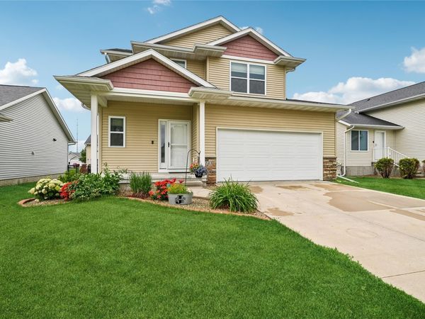 1105 Deer Run Drive NE, Cedar Rapids, IA 52402