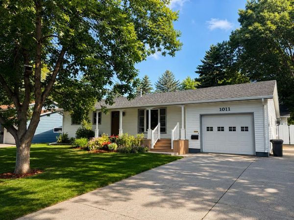1011 NE 11th Avenue, Aberdeen, SD 57401