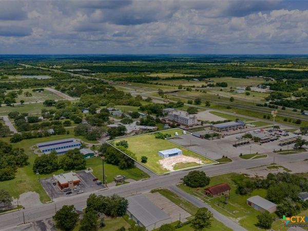 625 N La Grange Street , Flatonia, TX 78941