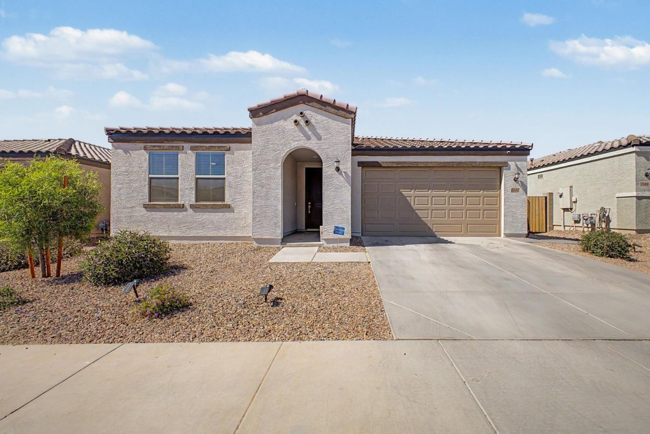 2548 W Grenadine Road, Phoenix, AZ 85041 Main Photo