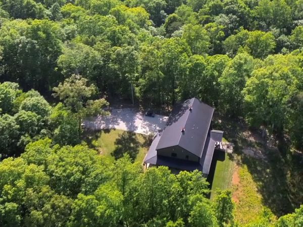 610 Dogwood Way , Burns, TN 37029