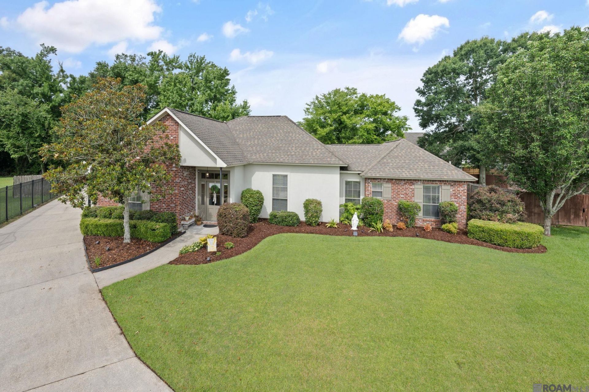 13045 Oak Knoll Dr, Geismar, LA 70734 Main Photo