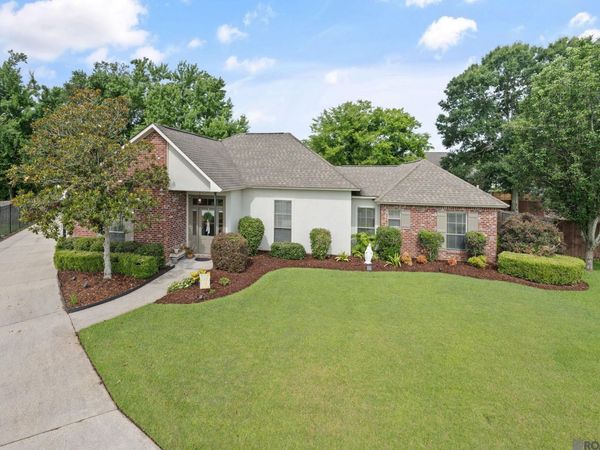 13045 Oak Knoll Dr, Geismar, LA 70734