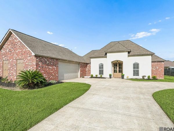 4001 Moss Trail Dr, Zachary, LA 70791