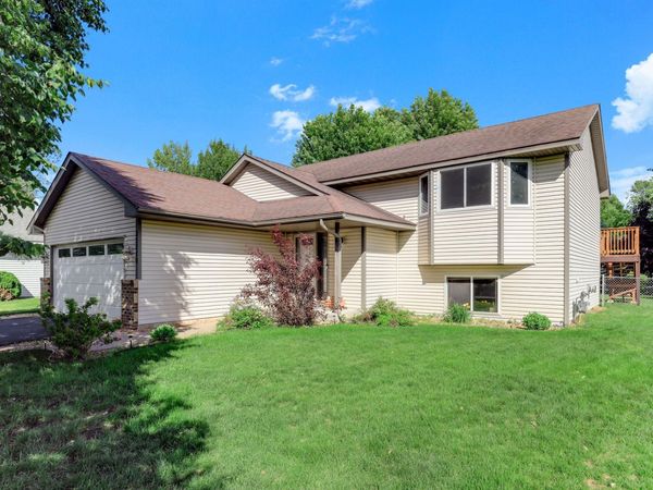 25719 Freeport Avenue, Wyoming, MN 55092