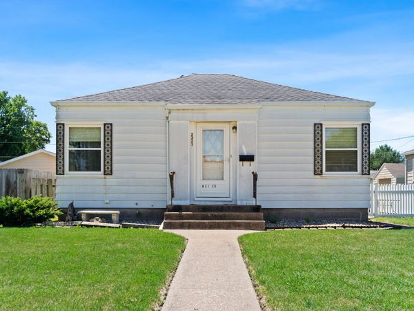 2323 W Lombard Street , Davenport, IA 52804