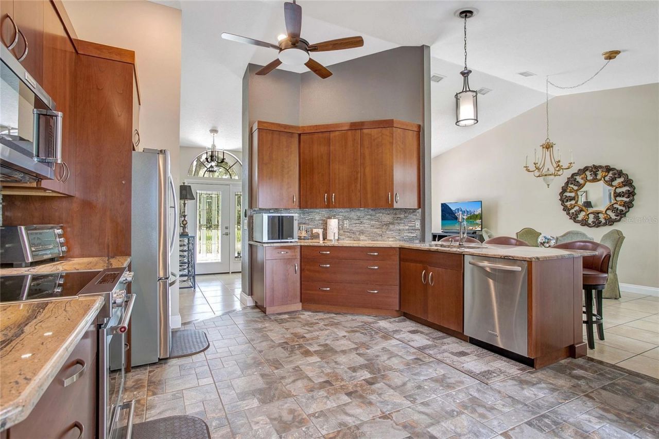19616 Livingston Avenue , Lutz, FL 33559 Photo