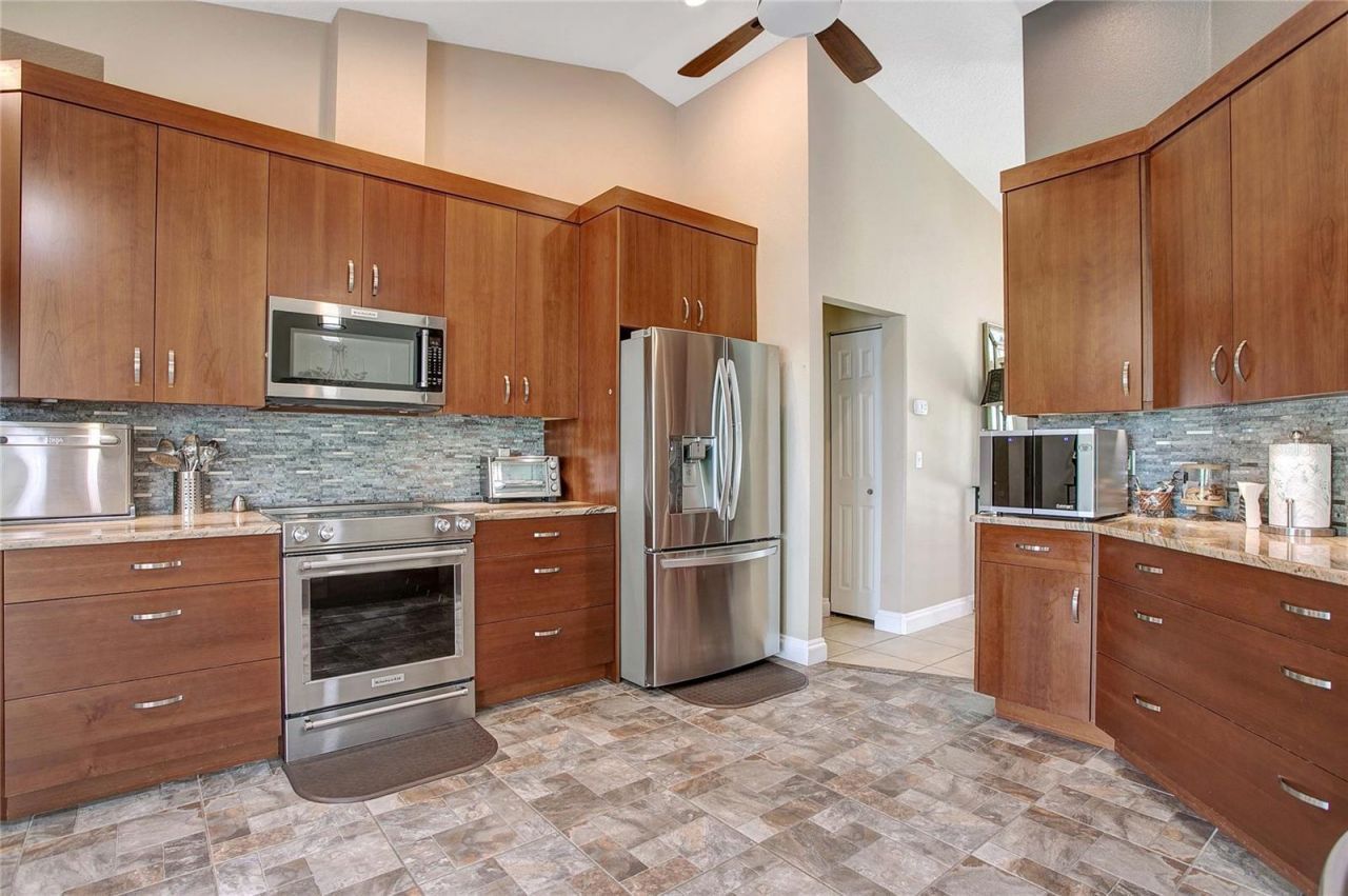 19616 Livingston Avenue , Lutz, FL 33559 Photo