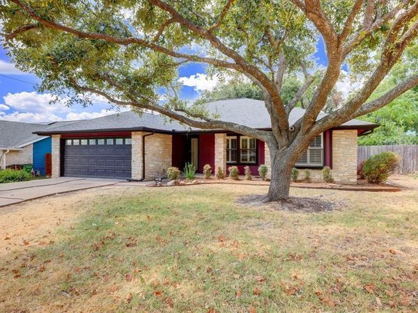1704 Foxfire DR, Round Rock, TX 78681